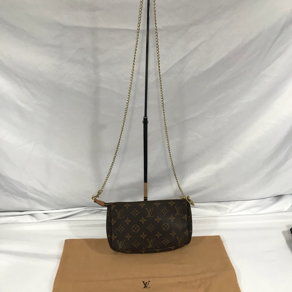 Authentic Louis Vuitton  Pochette